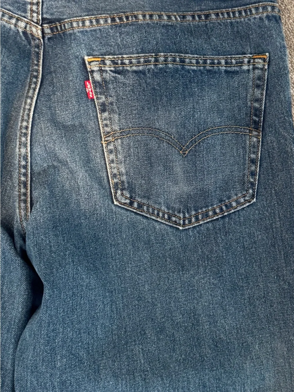 Levi's Men's Medium Blue Relaxed Fit Jeans